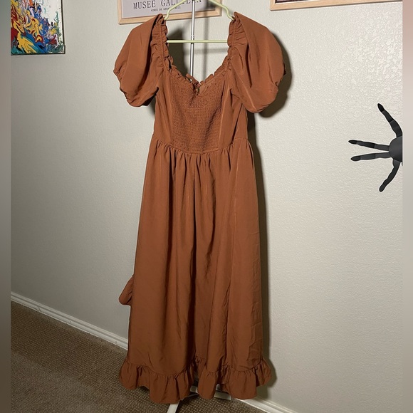 Brown cottage-core dress - Picture 4 of 9